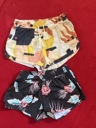 2 paar Shorts Damen Grösse M gemustert guter Zustand