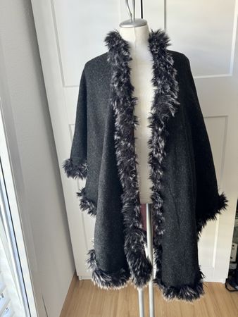 Schöner Poncho