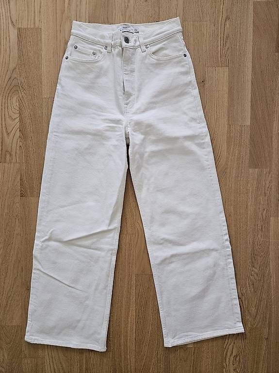 Other Stories Jeans: &other Stories Hose Gr 26 – Usato da Basel venduto da lar_7c62 1