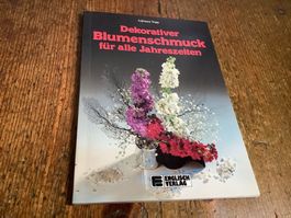 Dekorativer Blumenschmuck für alle Jahreszeiten, Top Zustand