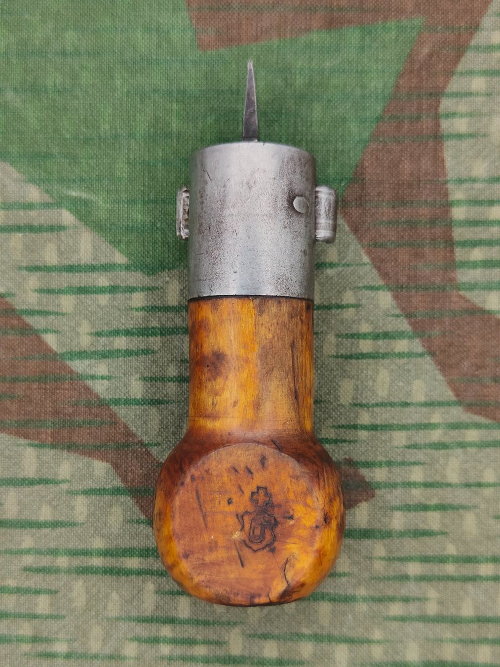 Schweizer Armee Armi bianche:  Schraubenzieher Ord. 1881, Variante 2 – Usato da Bauma venduto da SwissMilitaria