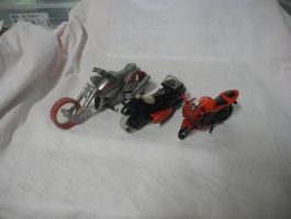 KONVOLUT: 3 VERSCHIEDENE MOTORRÄDER - 1 x HONDA  GUT
