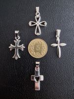 4 croix argentées, + trèfle à 4 feuilles