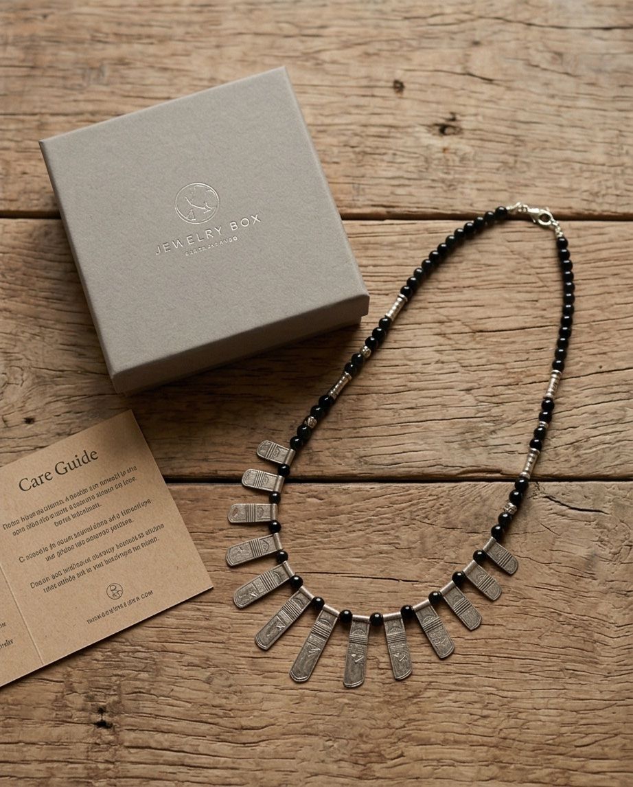 Catenine: Collier ethnique argent et onyx -  neuf – Nuovo (secondo la descrizione) da Vuisternens-Romont venduto da gol_xp6p
