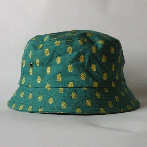 Copricapi, berretti & cappellini: Bucket Hat von We Are V – Nuovo e nell'imballaggio originale da Schüpfheim venduto da WeAreV