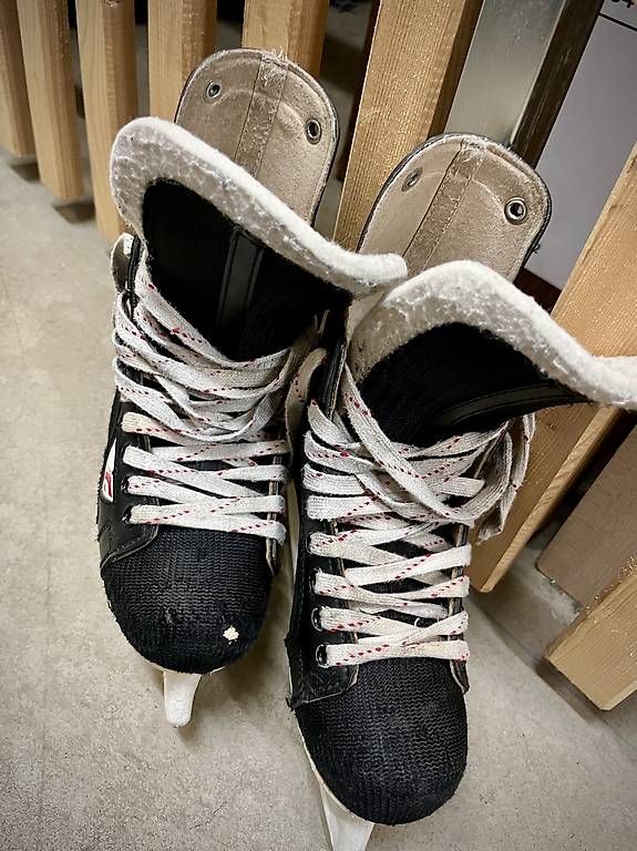 Patins à glace: Patins de Hockey Graph elite 101 taille 36 – D'occasion à Geneve par Jlinares 1