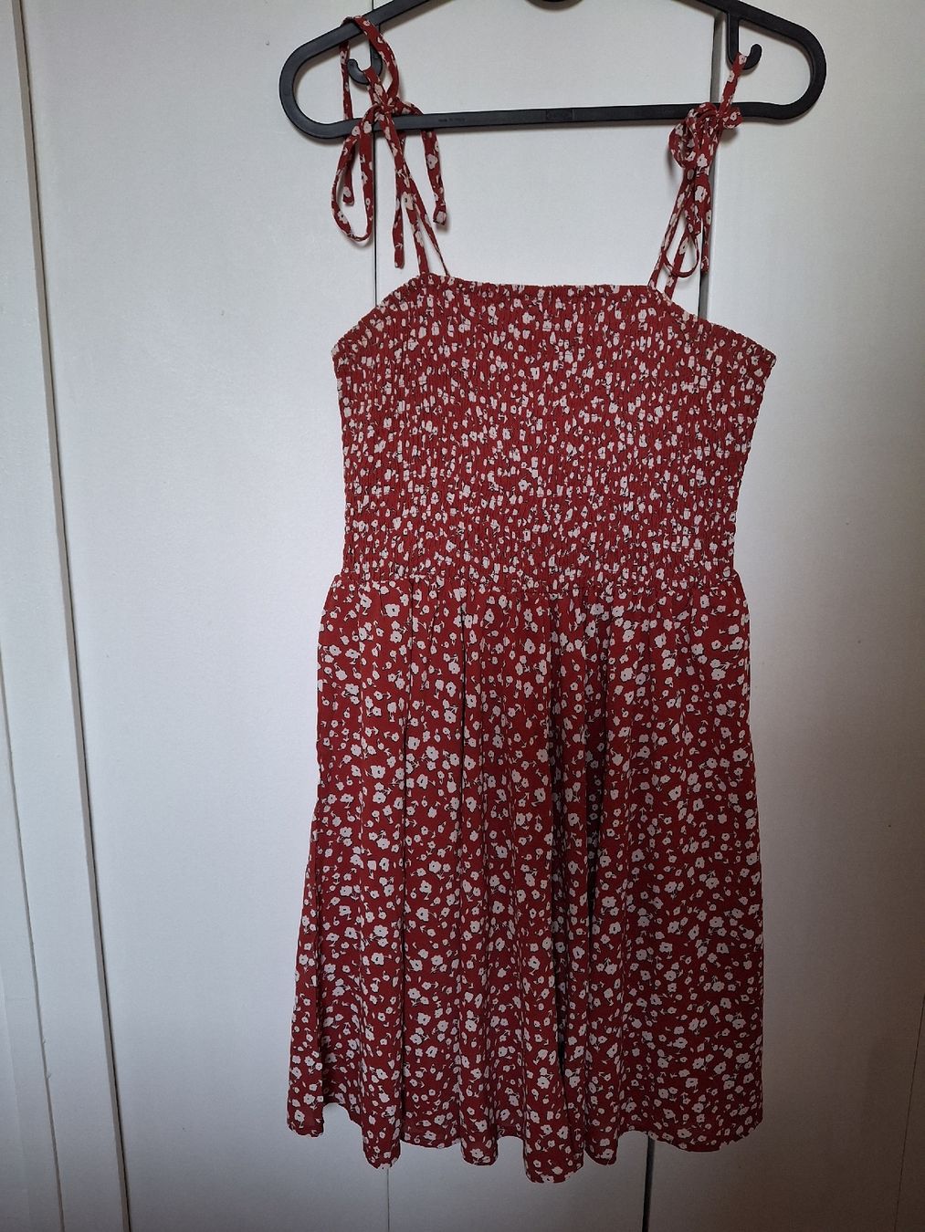 Robes: Robe été rouge – D'occasion à Ecublens FR par kla_th5j 2