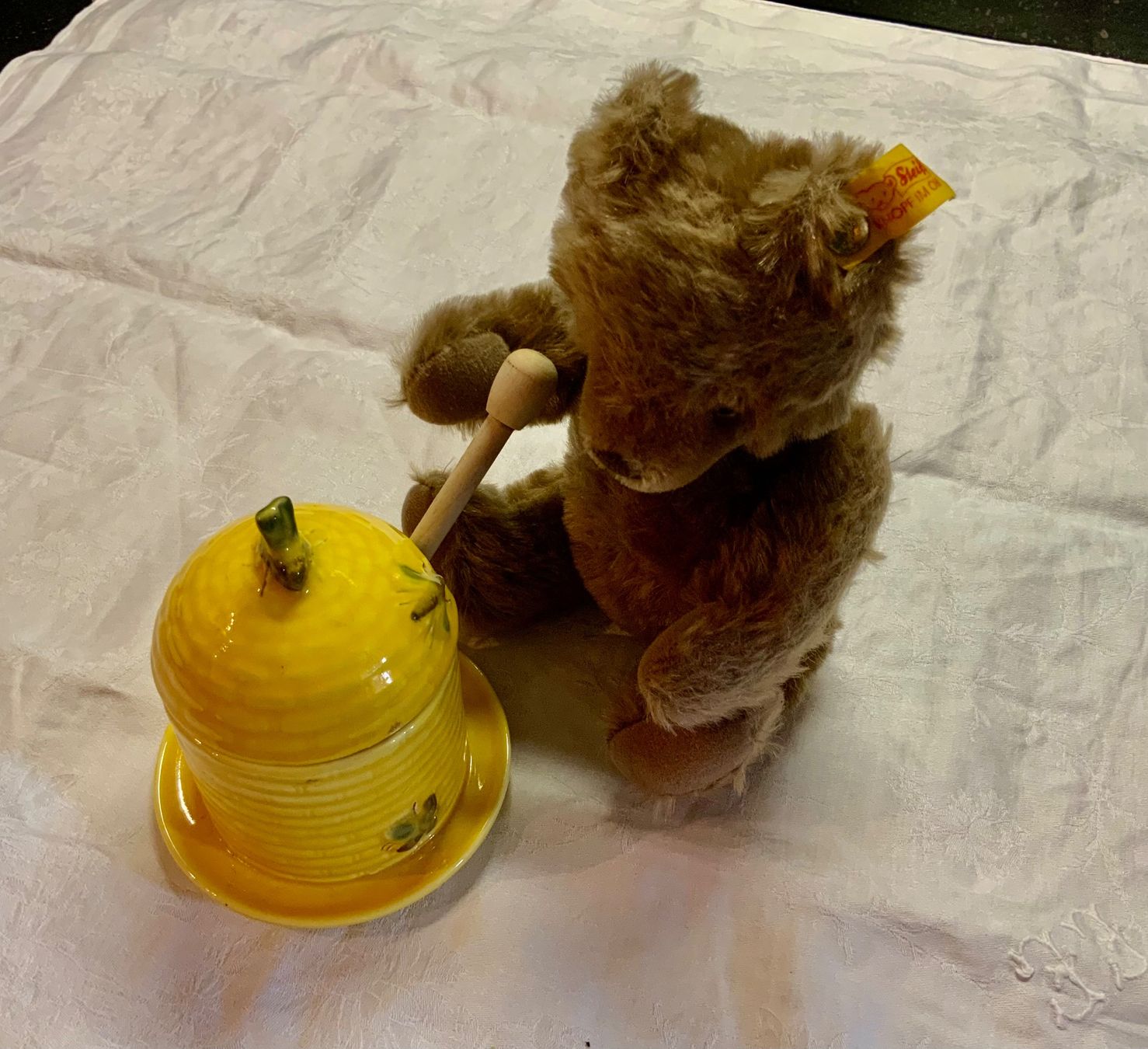 Jouets: Steiff Bär mit Honigtopf – D'occasion à Münchenbuchsee par kruseli