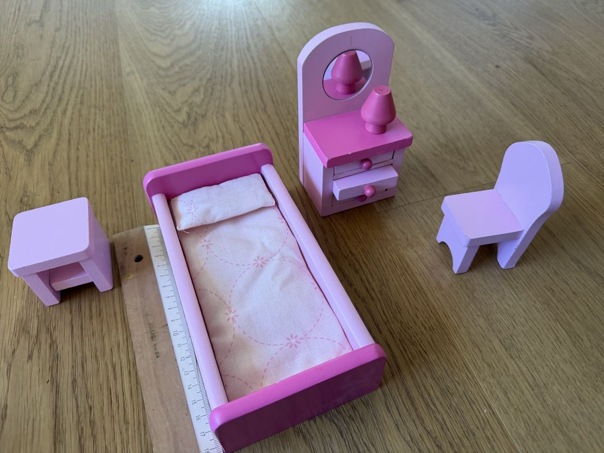 Case e mobili per bambole: Puppenstube Möbel Set Rosa aus Holz – Usato da Lyss venduto da Landleben0 4