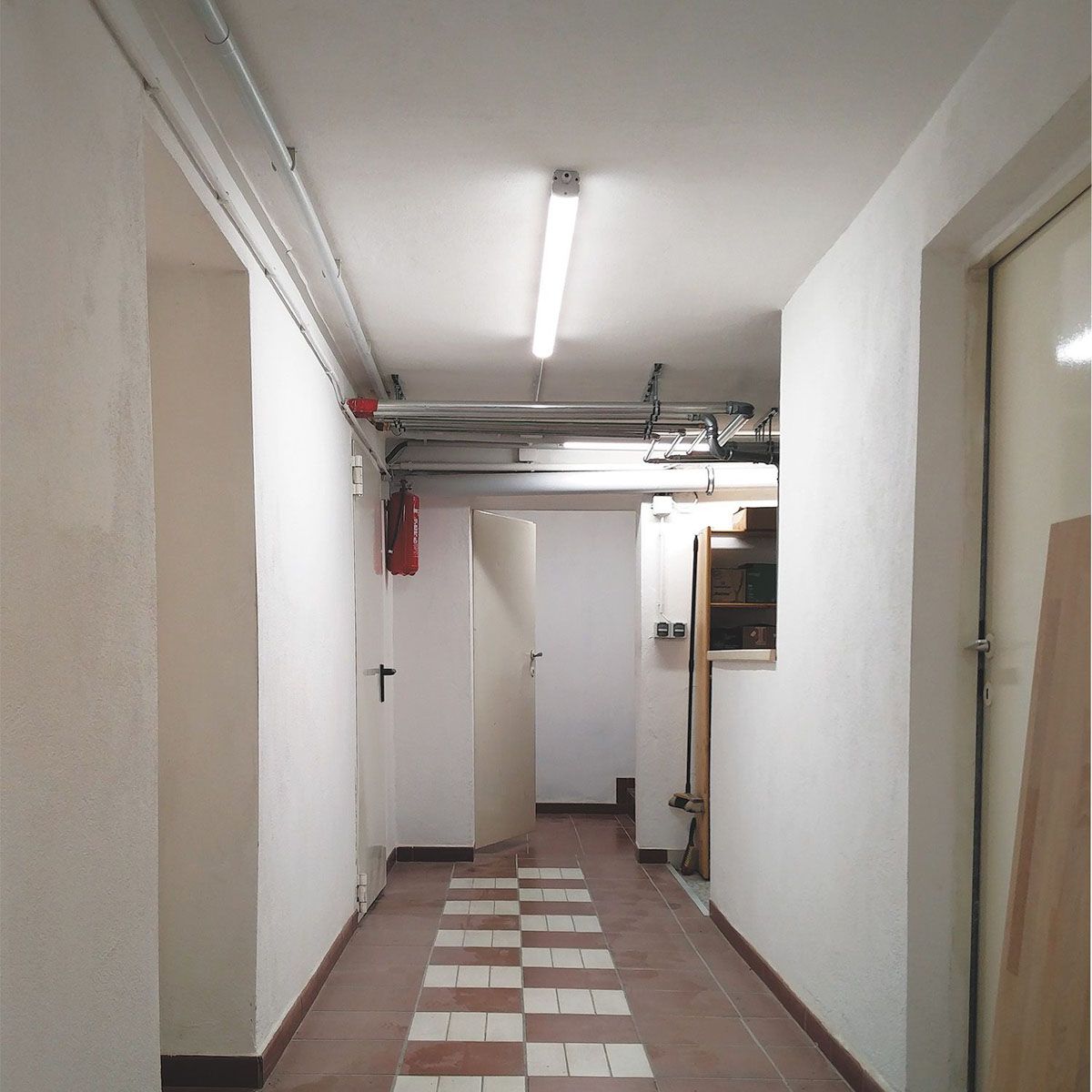 Lampadari & plafoniere: LED Linearleuchte, IP65, 130 cm Länge – Nuovo (secondo la descrizione) da Kreuzlingen venduto da Smart-Light 1