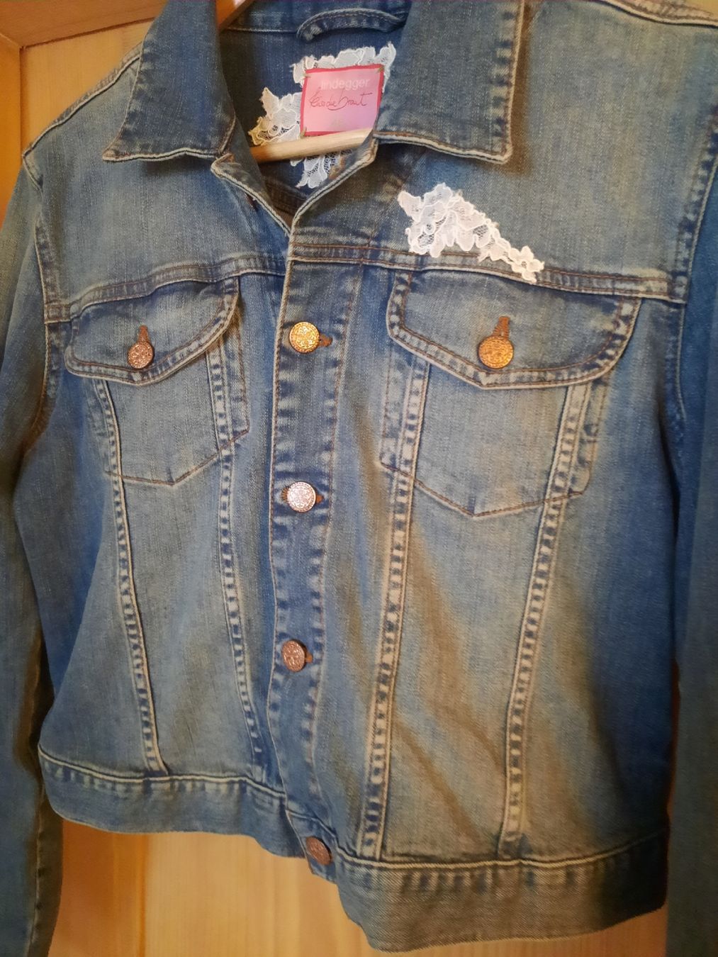 Giacche: Lindegger Jeansjacke "Küss die Braut" - Gr. 46 – Nuovo (secondo la descrizione) da Unterterzen venduto da elebo