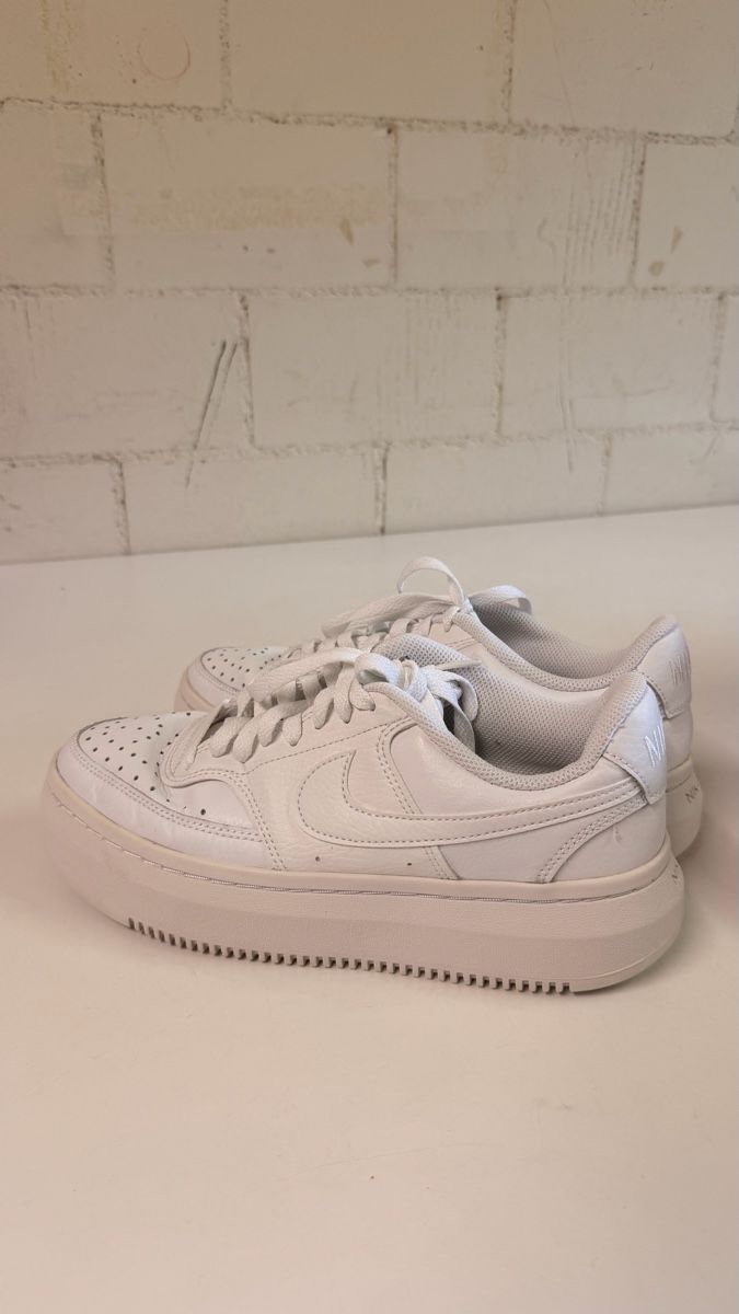 Nike Chaussures hommes: Nike Schuhe Grösse 41 – D'occasion à UNTERSIGGENTHAL par s_rzb8