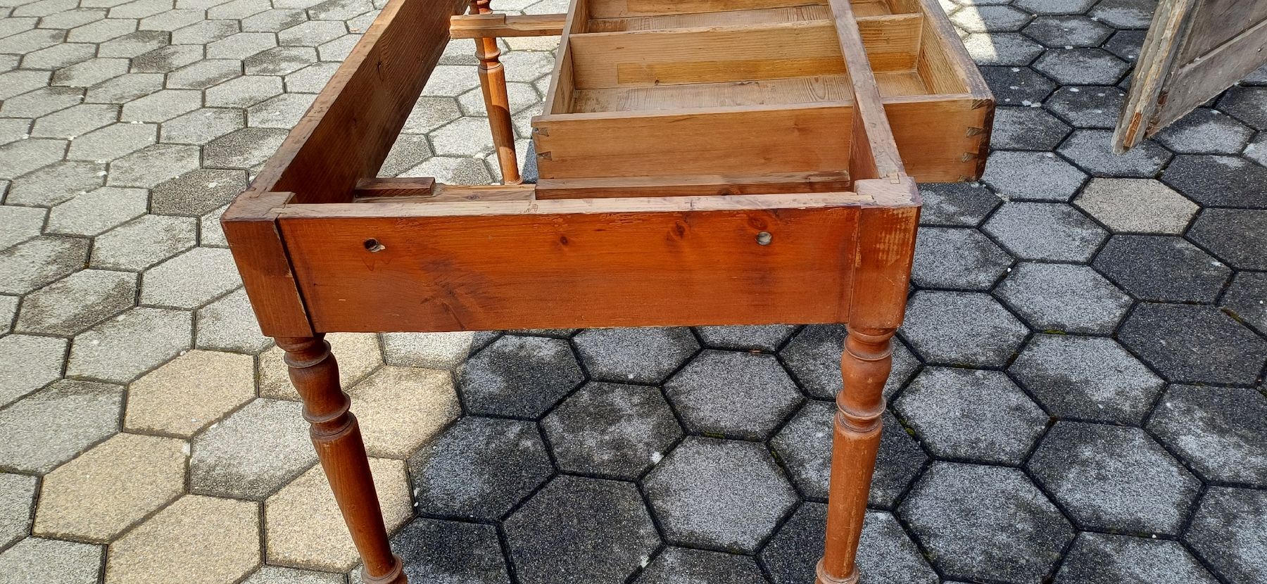 Tavoli: Alter Tannentisch Tanne Deckblatt mit Linol – Usato da Flawil venduto da Pinkmalibu 5