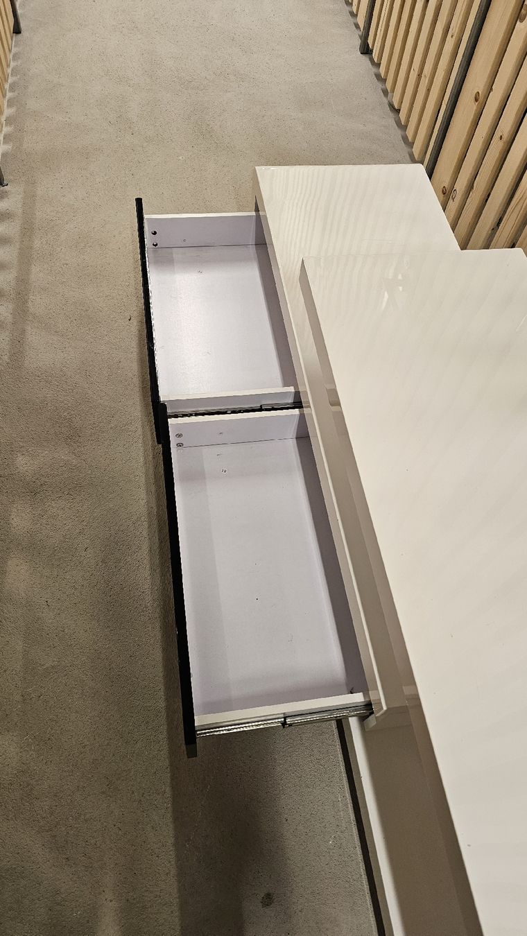 Mobili TV: Fernsehmöbel Weiss/Schwarz 175x45cm – Usato da Chur venduto da Moprom 1