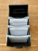 Karteikartenbox mit leeren Karten