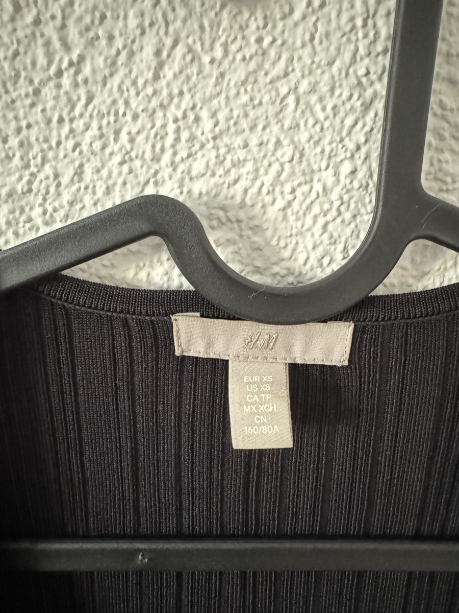 H&M Tops: Langarm Top – Gebraucht aus Effretikon von ajl_rwt5 2