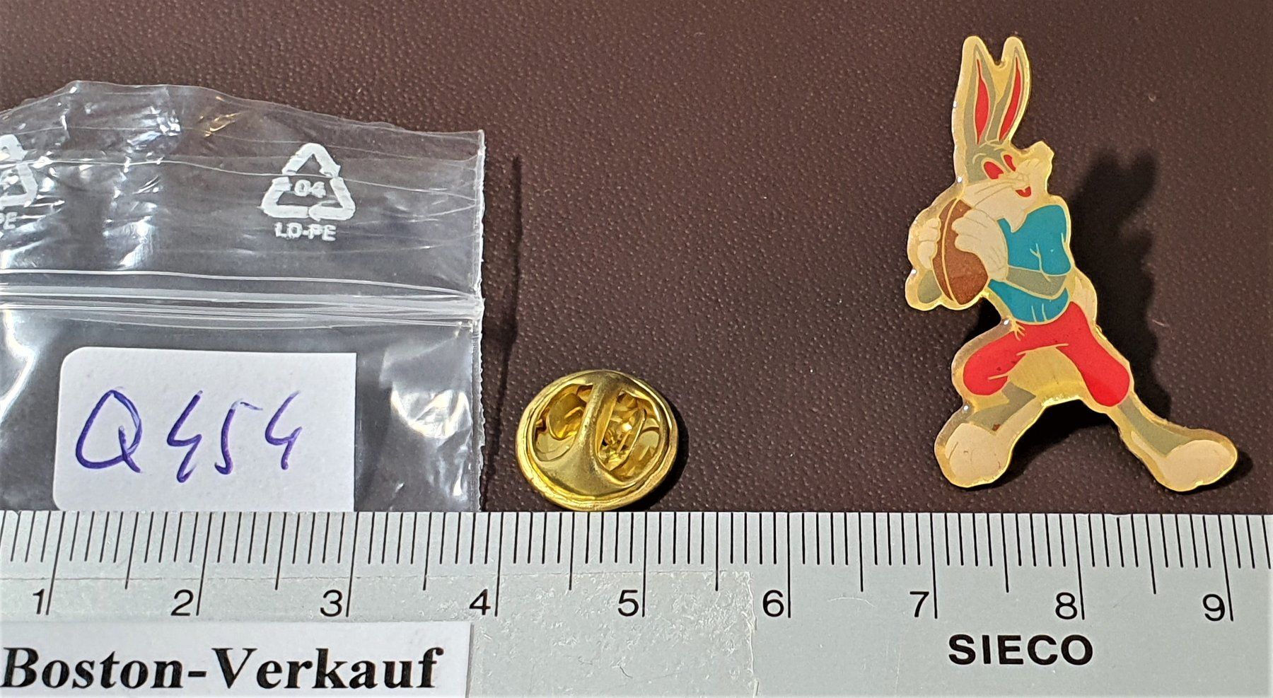 Placchette & Badge: Q454 - Pin Comic Figur - Looney Tunes Bugs Bunny – Usato da Reinach BL venduto da Boston-Verkauf 1
