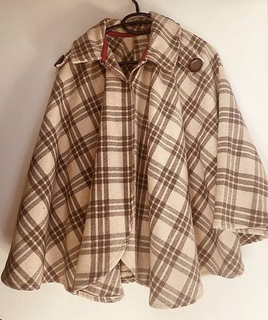 Karierter Poncho 