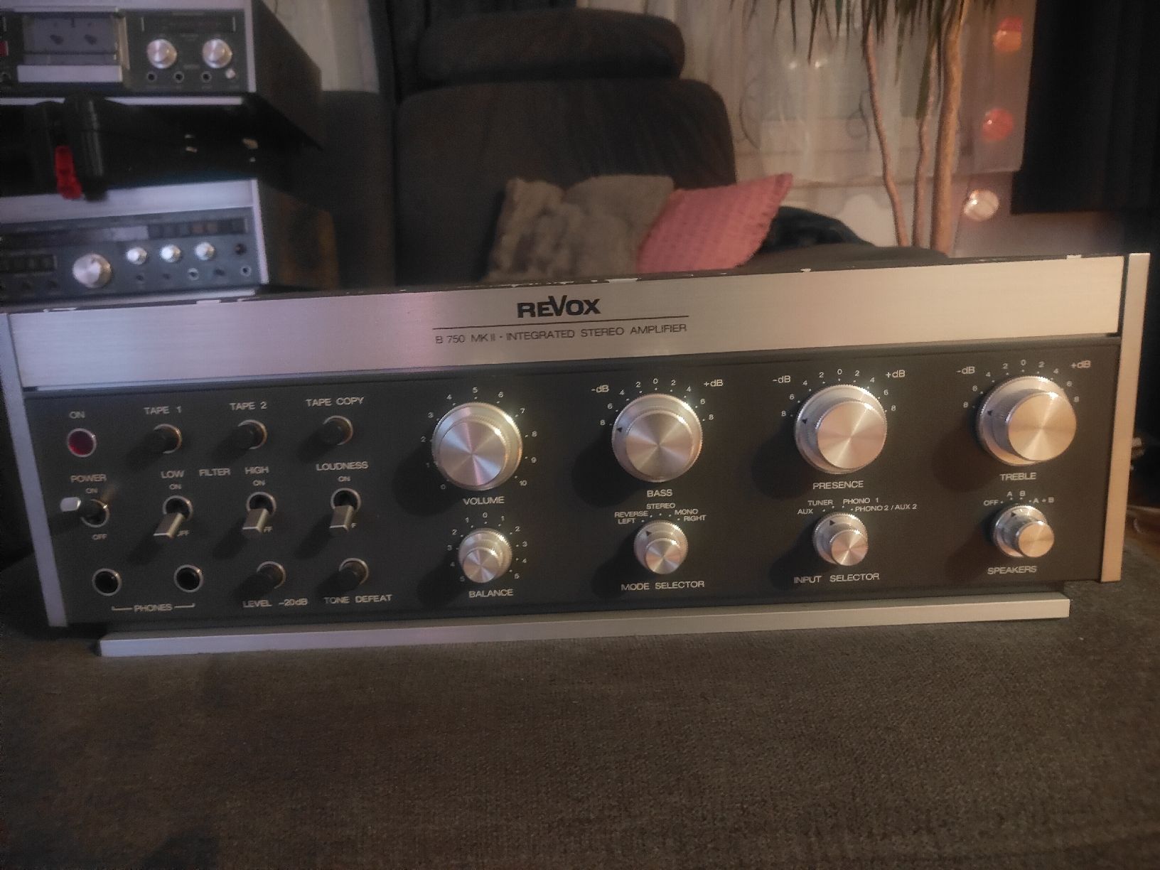 Revox Amplificatori: B 750 MK II Integrierter Stereo-Verstärker – Usato da Hägendorf venduto da Yahuhu01 1