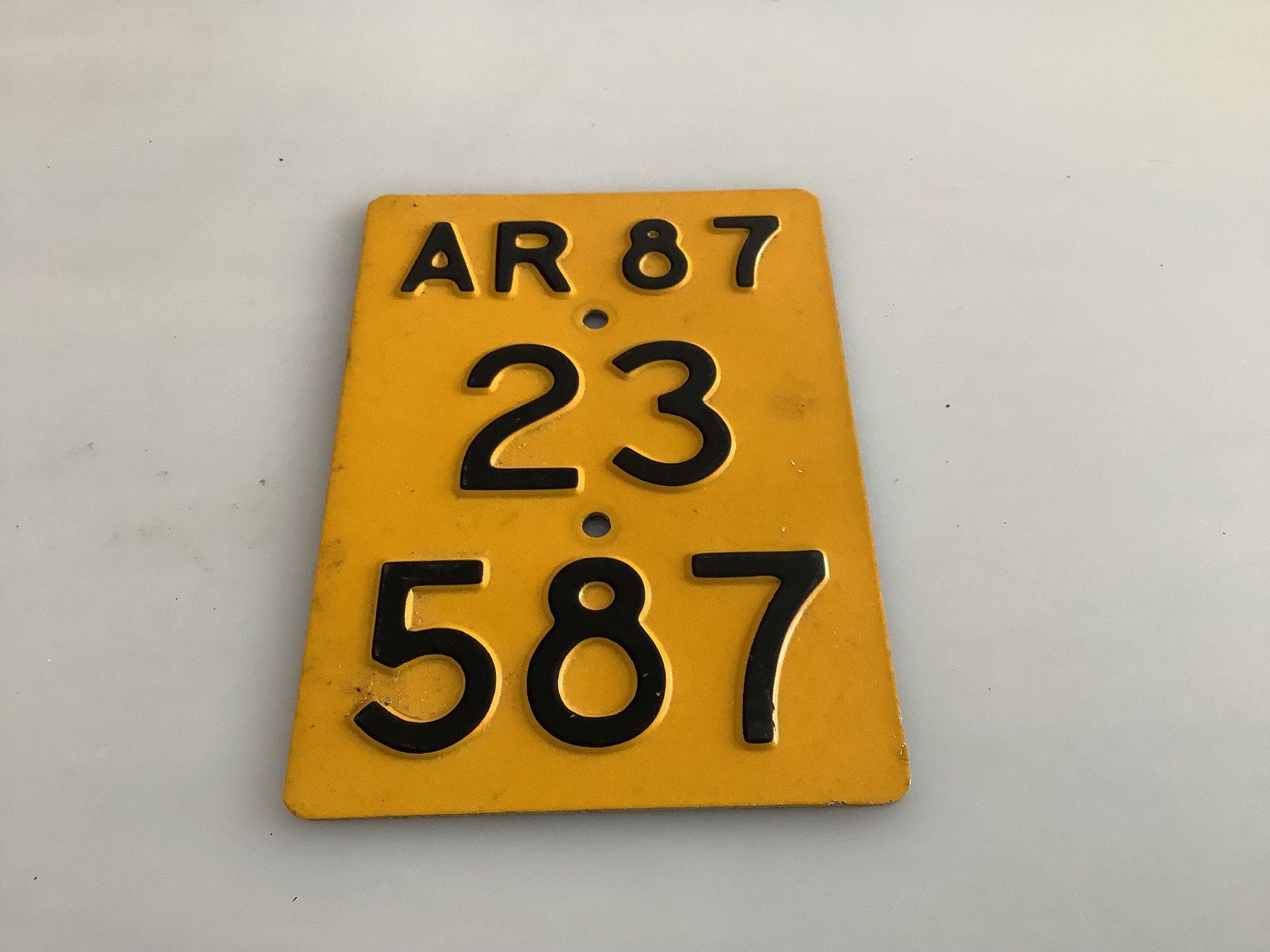Insegne: AR 23587 – Usato da Holzhäusern ZG venduto da tho_8my6