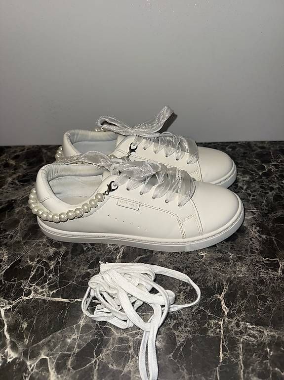Scarpe da donna: Weisse Sneakers / Brautturnschuhe Gr.39 – Usato da Zürich venduto da Marti97 1