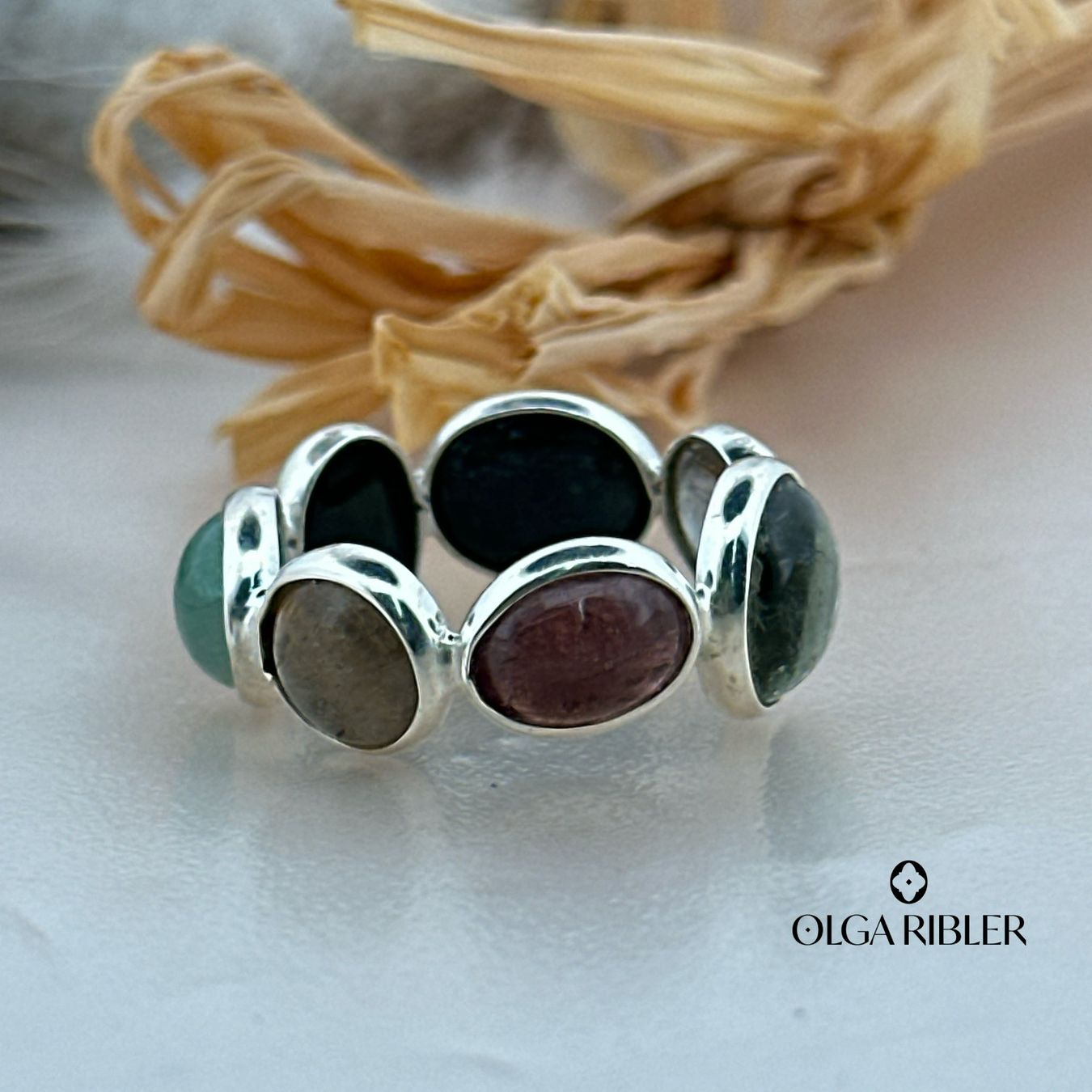 Olga Ribler Bagues: Spaghetti-Ring Regenbogen-Mondstein Grösse 60 – Neuf (Voir description) à Luzern par Schmuckoutlet 1