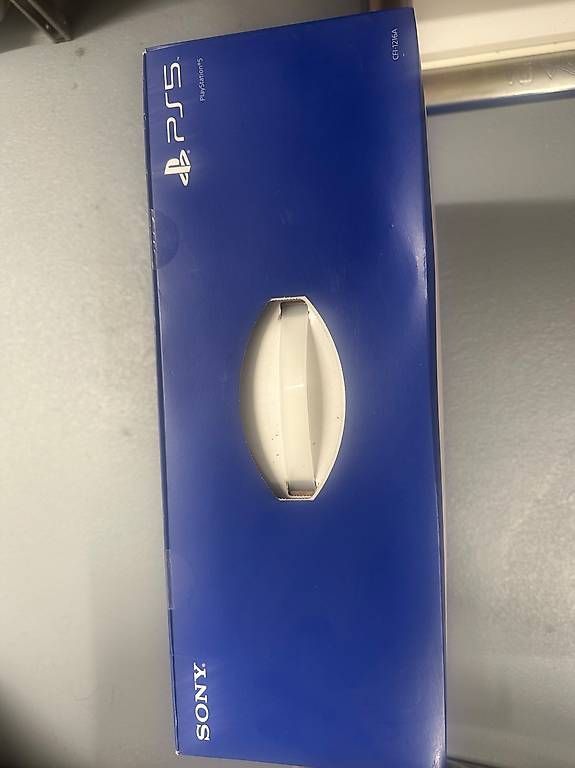 Console: PS5 – Usato da Luzern venduto da lacoste24 1