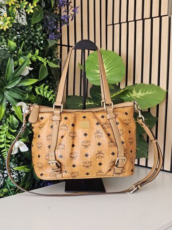 MCM Handtasche braun mit Logo Druck Gebrauchter Zustand