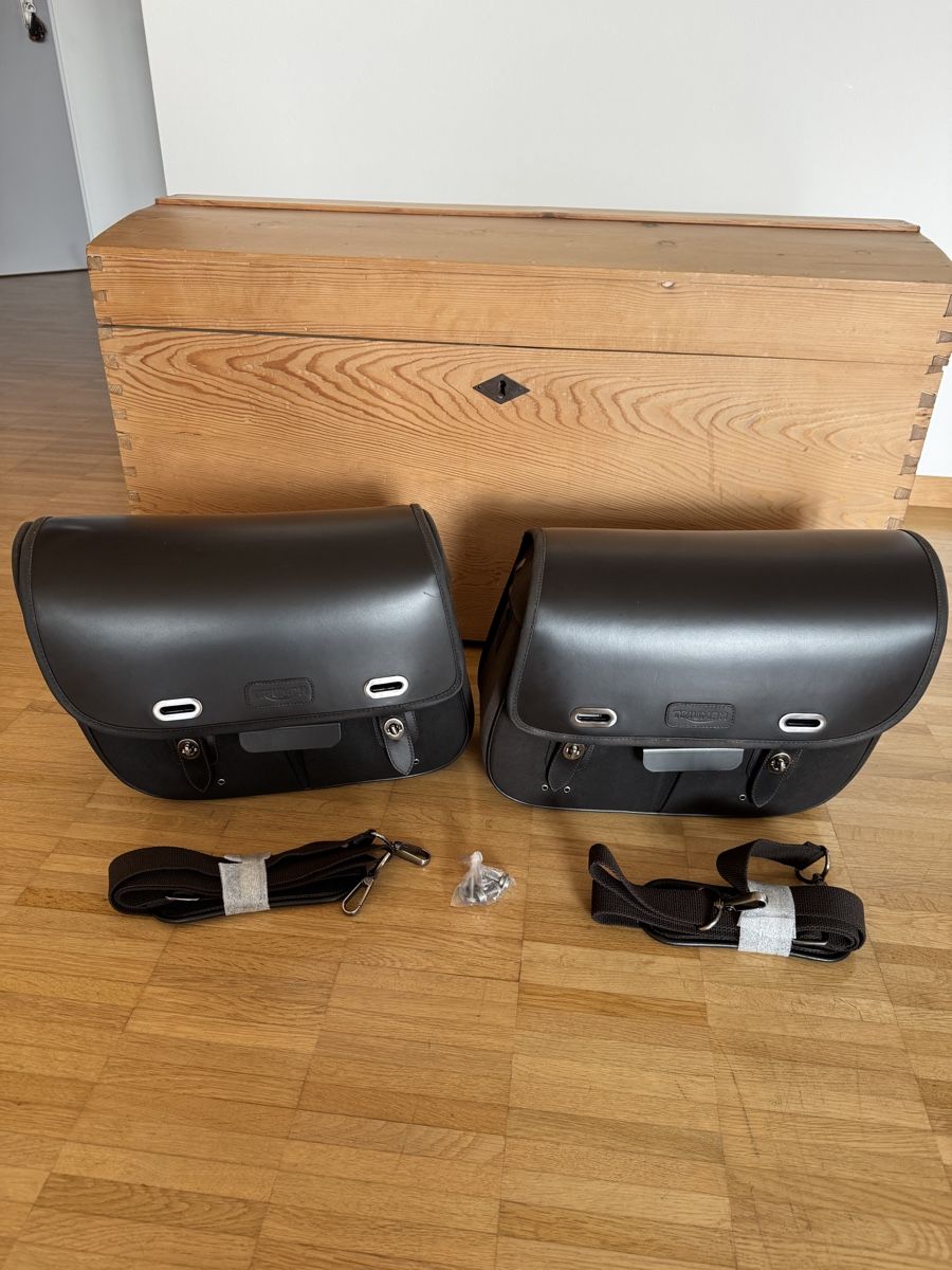 Sonstiges Fahrzeugzubehör: Triumph Bonneville Satteltaschen Set – Gebraucht aus Jona von cla_n5k7