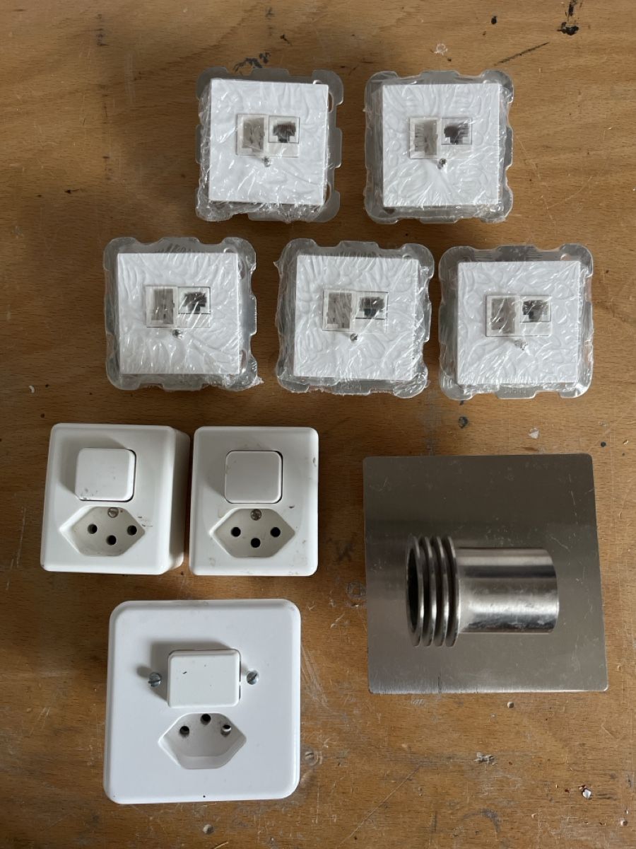 Fiches d'alim.: Steckdosen, Schalter, elektromaterial, lampe, stromer, hager – D'occasion à Trimstein par Easyp 1