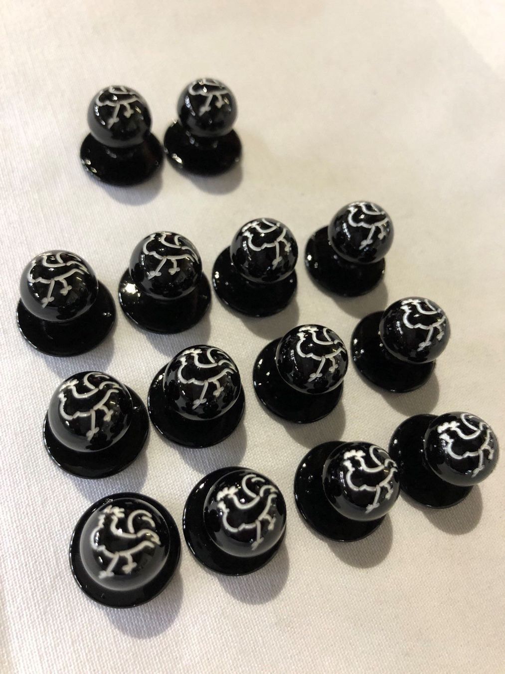 Küchengeräte: 14er Satz Steckknöpfe Güggel – Neu und originalverpackt aus Gossau SG von Sombat