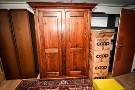 Massiver Kleiderschrank rustikal, 2-trg.
