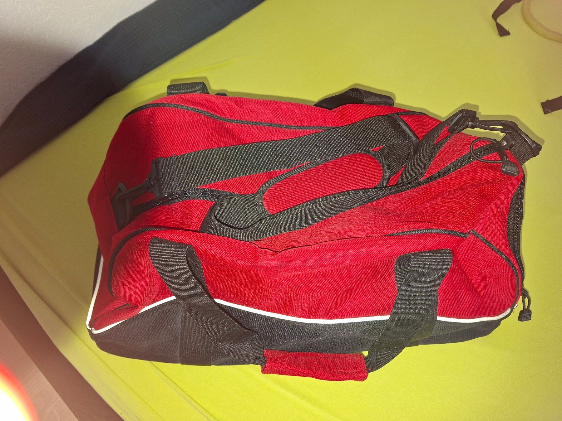 Taschen: Sporttasche – Gebraucht aus Bretzwil von eri_2gck 1