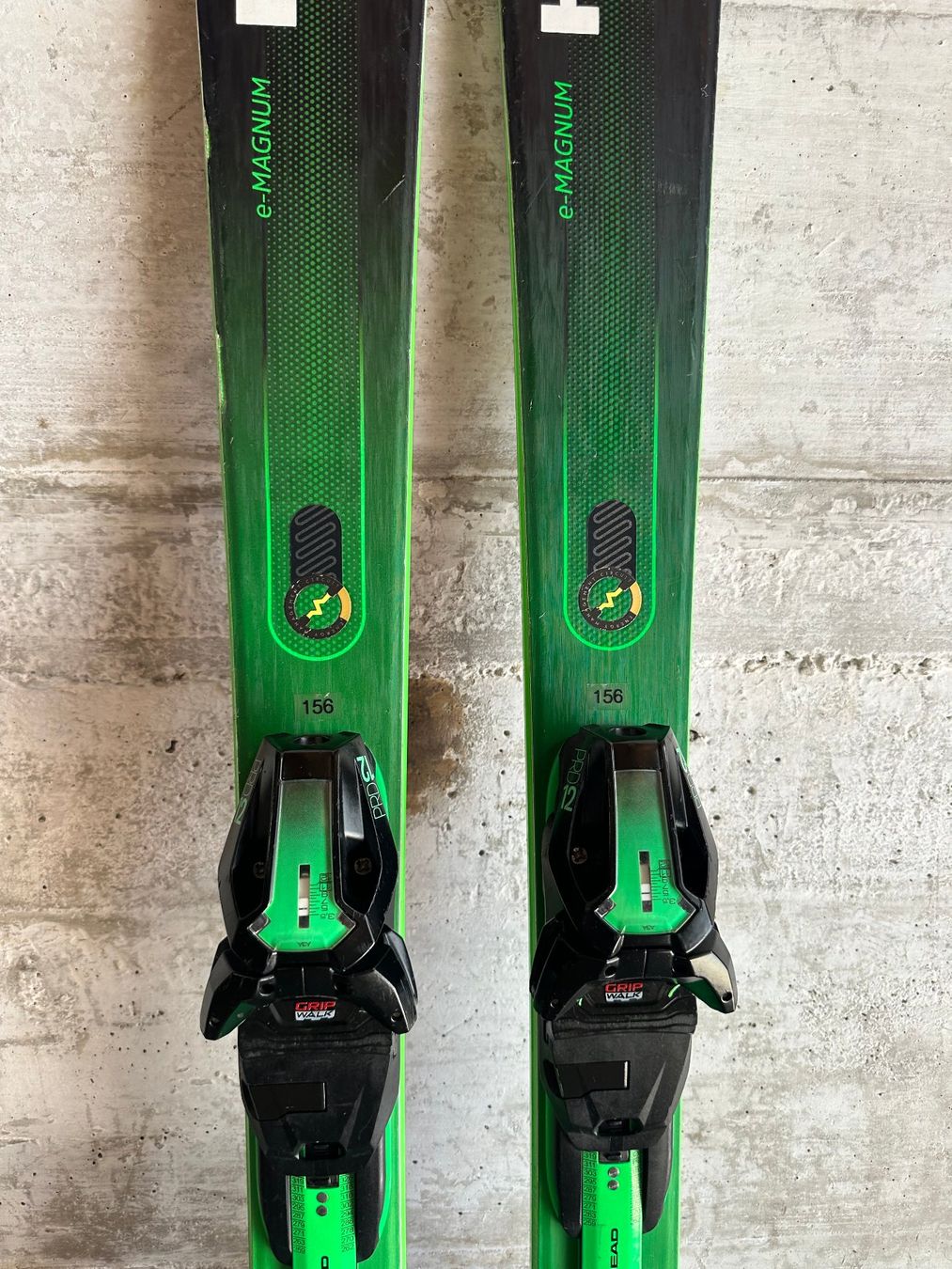 Head Skis: Head Supershape Ski 156CM – Gebraucht aus Emmenbrücke von karkarkar 2