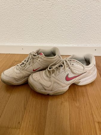 Nike Tennisschuhe City Court 6 Damen Gr. 40 Weiss