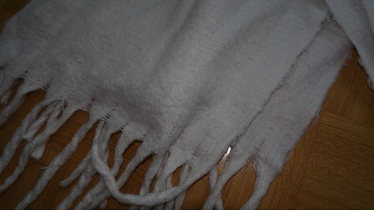 Foulard & Sciarpe: Schal in Weiss mit Fransen – Nuovo (secondo la descrizione) da Biel/Bienne venduto da Peeeep10 1