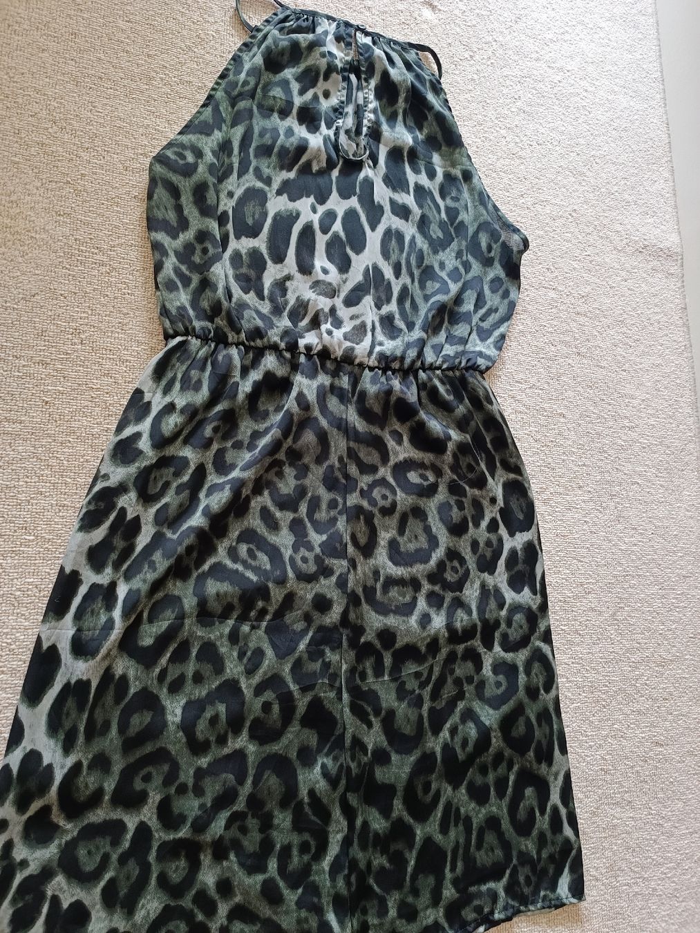 Kleider: Kleid mit Leopardenmuster, Wickelstil 42 – Gebraucht aus Wallisellen von C_DM 8