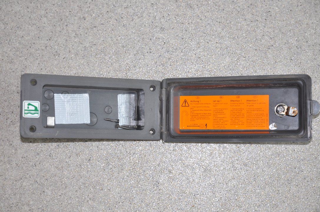 Sonstiges Fahrzeugzubehör: Serviceklappe – Gebraucht aus Niederscherli von lama8567 1
