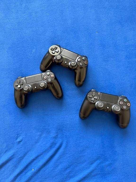 Console: Play Station 4 mit Samsung Bildschirm – Usato da Altdorf UR venduto da Berti92 2