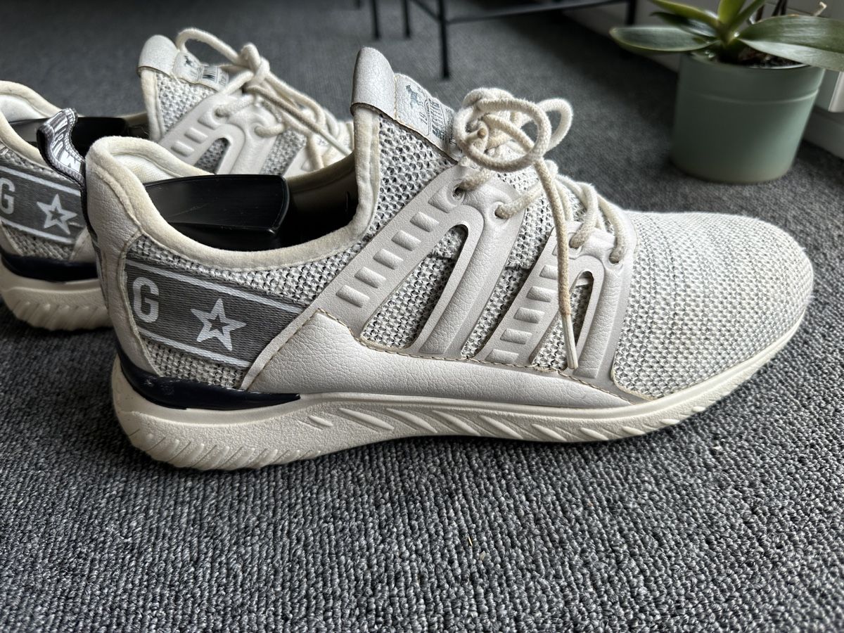 Mustang Scarpe da uomo: Mustang Baskets unisexe taille 41 beige – Usato da Bulle venduto da LeMoleson