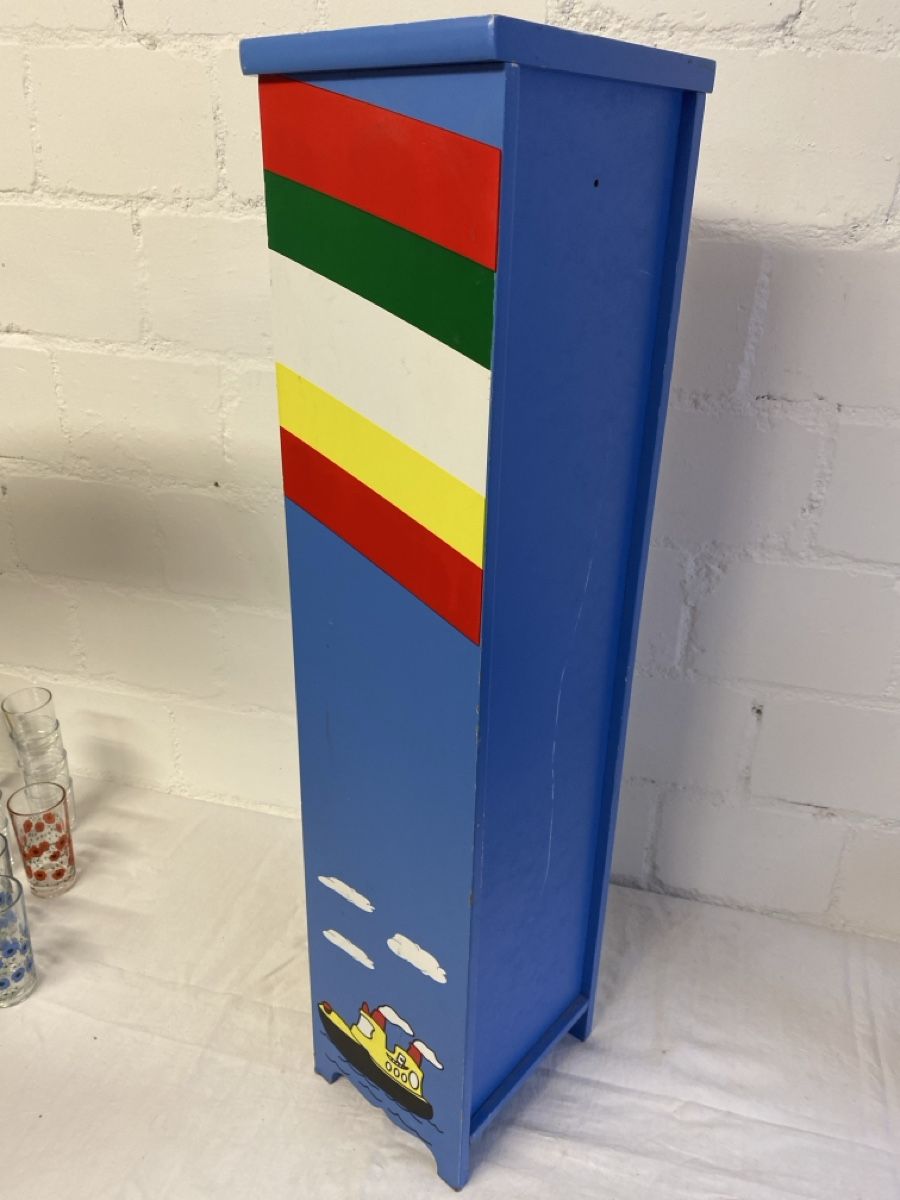 Cassettiere: Kinderzimmer Kommode mit Flieger und Auto Motiven – Usato da sursee venduto da trilli-tralli 5