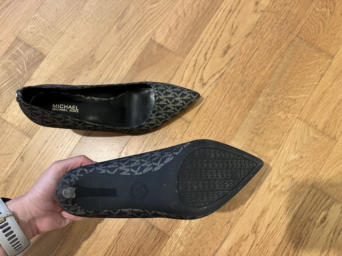 Michael Kors Damenschuhe: Michael Kors Pumps mit Logo Muster Gr. 38 – Gebraucht aus Kreuzlingen von lin_j98c 4