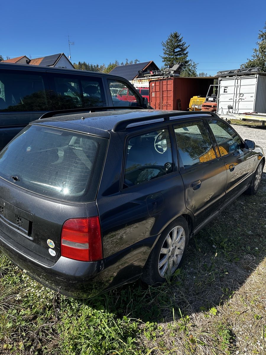 Audi Autos: Audi A4 – Défectueux à Neftenbach par Davin10 1
