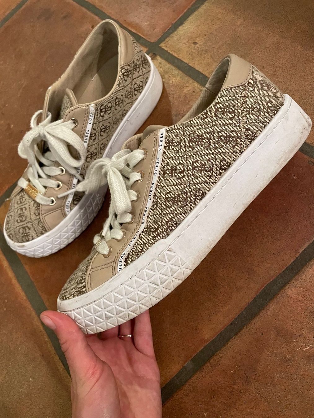 Guess Scarpe da donna: Guess Sneaker beige 37/38 – Usato da Winterthur venduto da chiaraelisa93 1