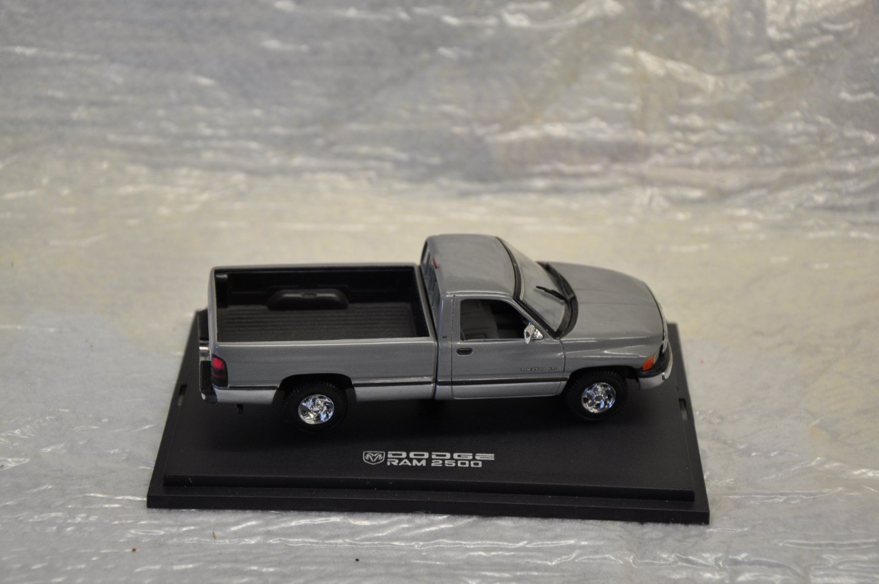 Dodge Modellini d'auto: Dodge Ram 2500 – Nuovo e nell'imballaggio originale da Ebnat-Kappel venduto da Aallerlei 2