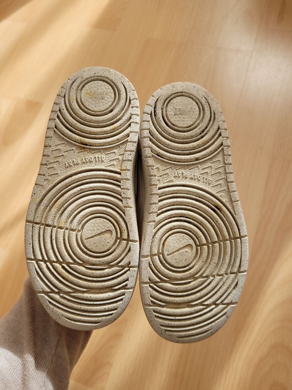 Nike Schuhe für Jungen: Nike Schuhe gr. 26 – Gebraucht aus Inwil von Flower2325 1