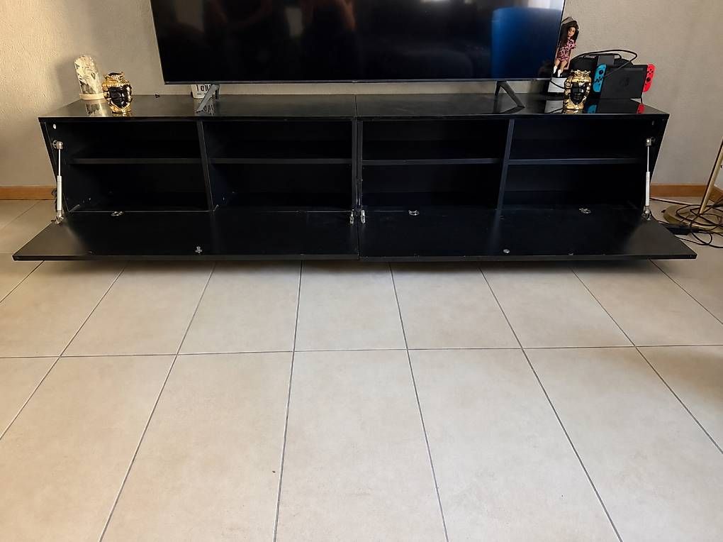 Mobili TV: Meuble TV  – Usato da Roche VD venduto da Vide_dress_La 2