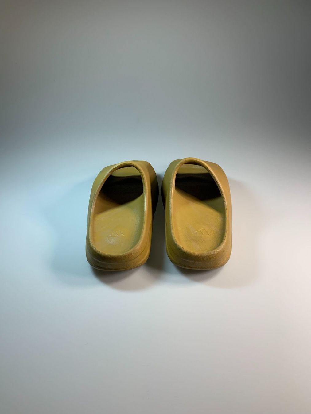 Scarpe da uomo: Yeezy Slide Ochre – Nuovo e nell'imballaggio originale da Thörishaus venduto da SnkrsVie 1