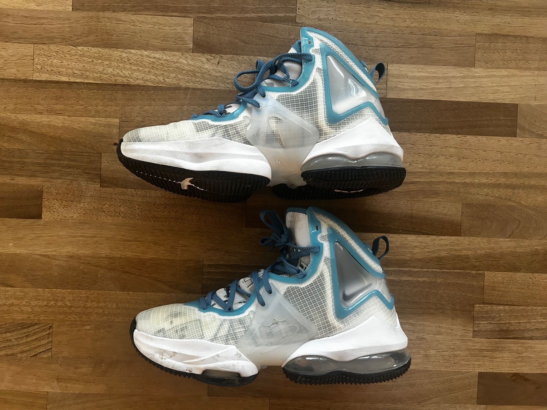 Nike Scarpe da uomo: Nike LeBron 19 Space Jam Grösse 40 – Usato da Oberwil-Lieli venduto da Mhd 1