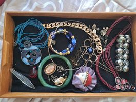 Modeschmuck Konvolut Ketten Armbänder  Neuwertig 